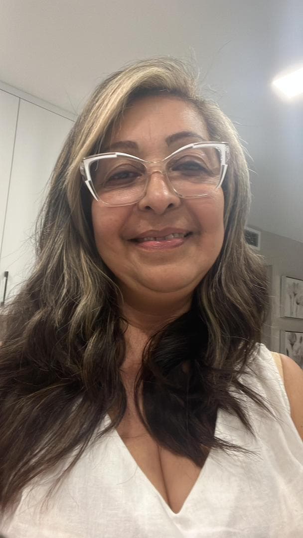 Retrato de Nuris Abad-Orozco, agente de viajes